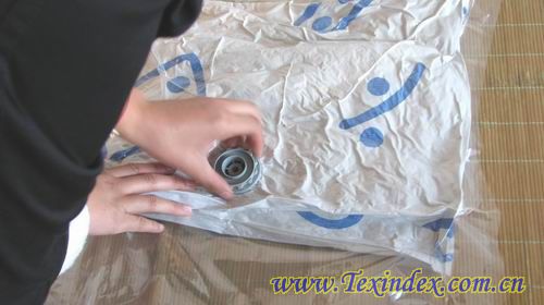 網友圖文并茂教你如何收納被子