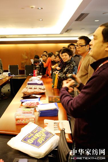 艾萊依“關愛比捐助更多”