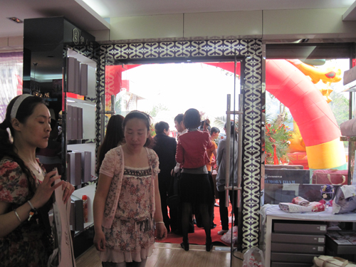 伊人島:五月終端遍地花