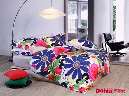 ϲƷУɫ֮;L(fng)д