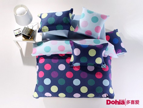 ϲƷУɫ֮;L(fng)д