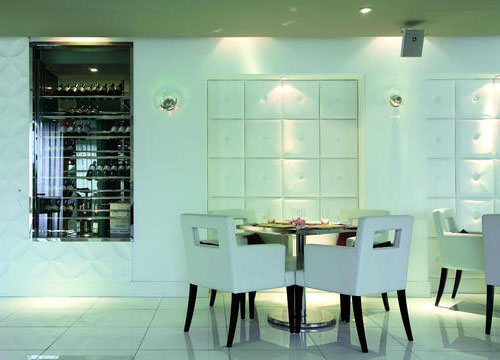 用白色構(gòu)建空間形態(tài)