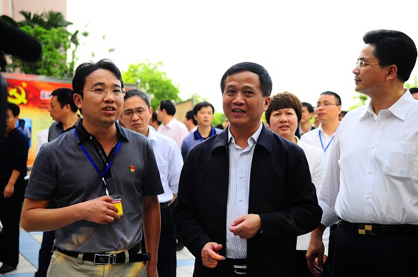 省委組織部副部長楊偉東一行蒞臨雨蘭考察