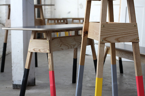 穿襪子的桌子流動的創意色彩