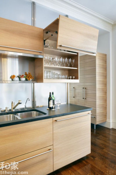 主婦收納巧幫手櫥柜里的設計(1)