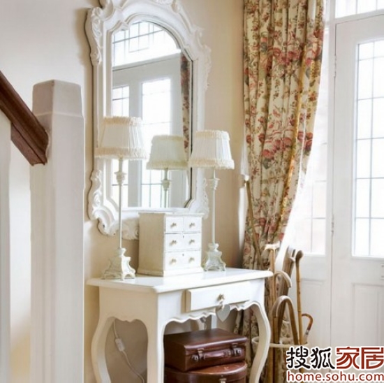 鏡子裝飾倒影出的另一個世界