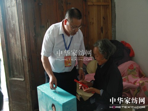 盛宇集團黨委慰問過溪村困難黨員和困難群眾