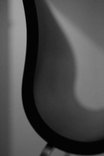 ErgonNomos:婀娜多姿的碳纖維椅