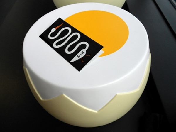 獨(dú)特鳥蛋座椅法國南特市鳥巢酒吧