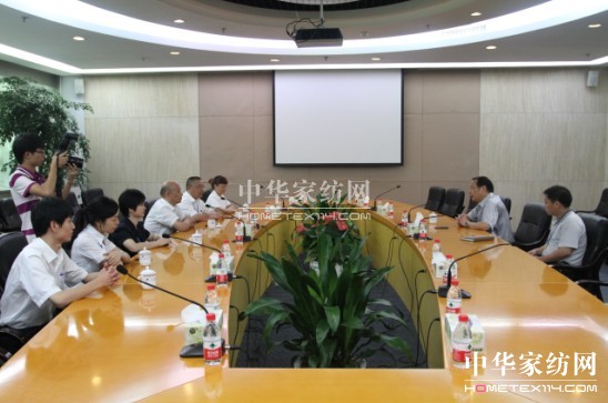 盛宇集團(tuán)董事長曾上教到正泰集團(tuán)參觀