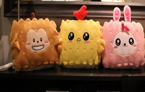 流行設(shè)計(jì)創(chuàng)意可愛(ài)OL學(xué)生午睡枕