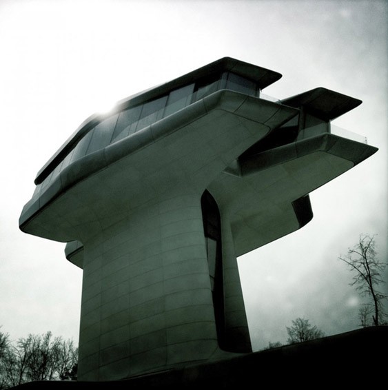 ZahaHadid為超模建宇宙飛船住宅(上)