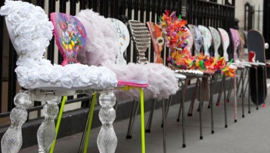 英國名廚攜時裝設計師打造愛心座椅