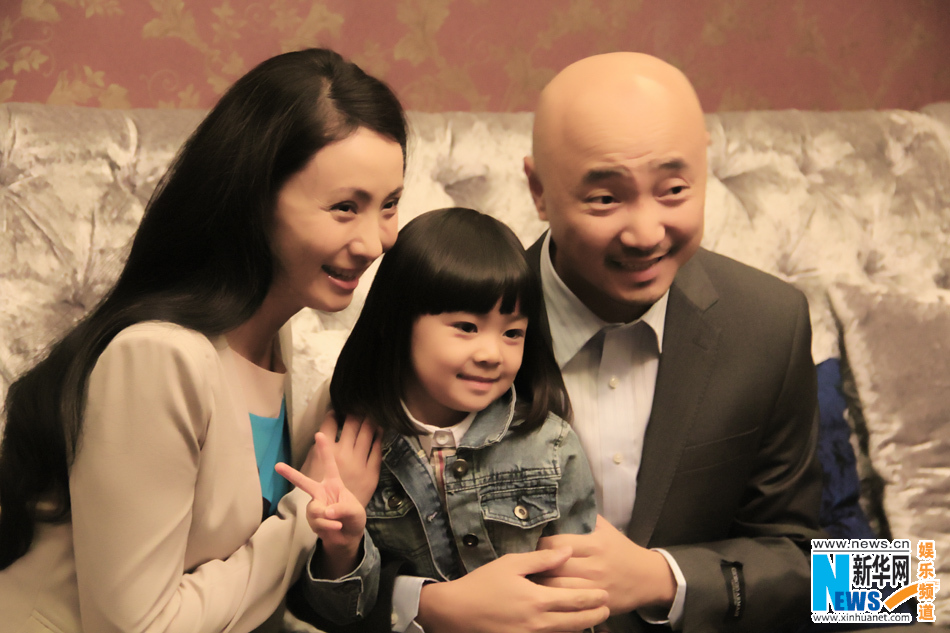 徐崢全家福曝光 小陶虹母愛爆棚