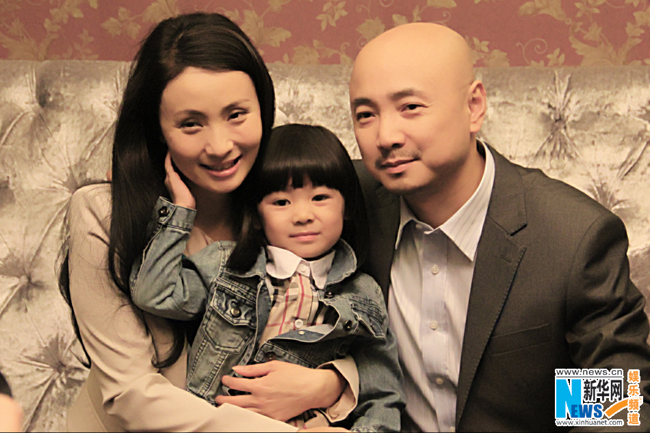 徐崢全家福曝光小陶虹母愛爆棚