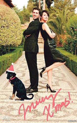 梁詠琪與老公盛裝打扮 背對背拍照