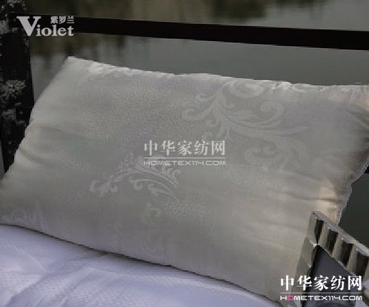 純潔如雪演繹紫羅蘭傾世之戀