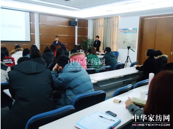 寶縵家紡在專賣店設(shè)駐店店長