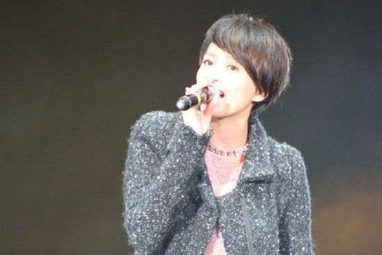 梁詠琪后臺引騷亂 鼓勵記者說真話