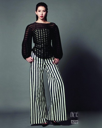 林志玲登雜志雪肌華服顧盼生輝