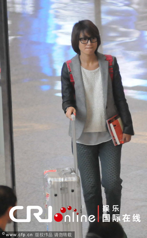 朱丹素顏現(xiàn)身機場無人識