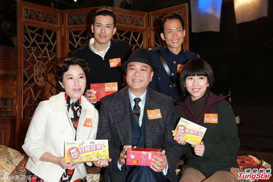 歐陽震華復(fù)工 與關(guān)詠荷等合影