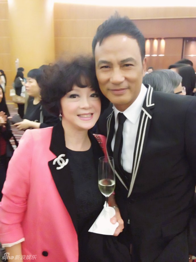 英皇春茗晚宴溫碧霞艷壓全場