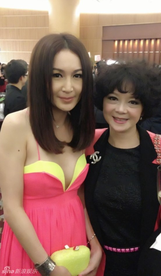 英皇春茗晚宴溫碧霞艷壓全場