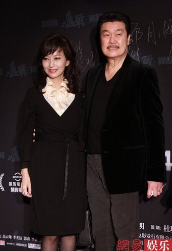 趙雅芝一家亮相最帥兒子攜女友現(xiàn)身