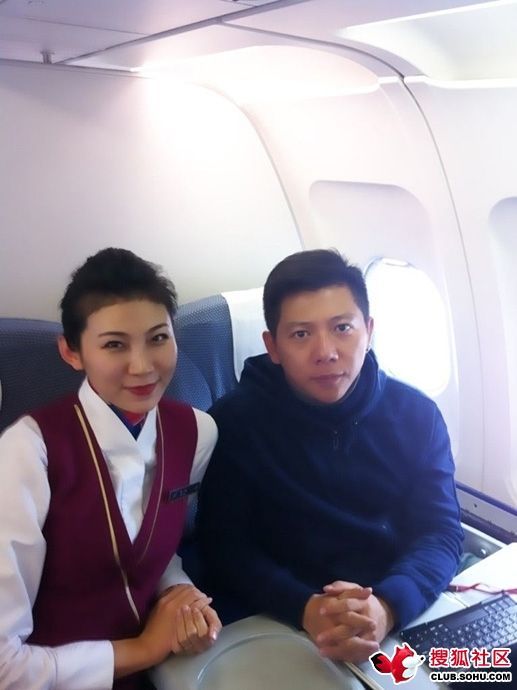 空姐自曝與大明星親密機(jī)艙合影