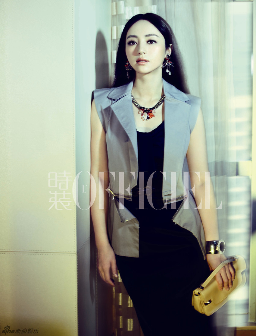 董璇拍《時裝》大片變身時髦OL