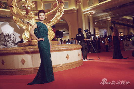 劉濤華麗亮相榜中榜單曲首獲金曲獎