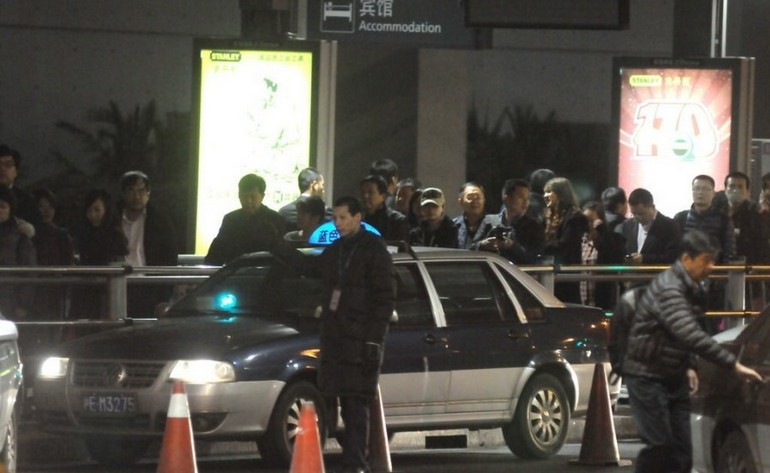 馬伊琍攜父母女兒抵滬