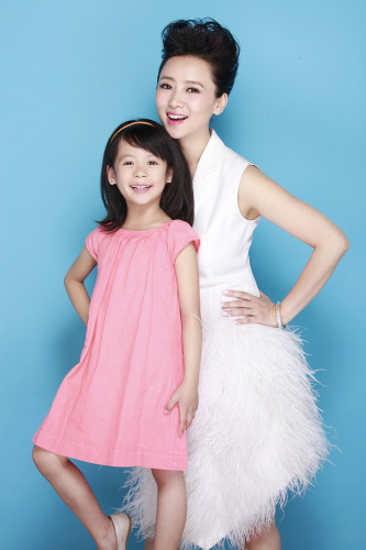 翁虹攜女登封面分享辣媽經(jīng)