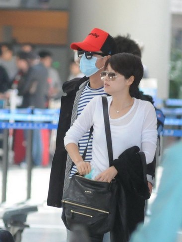 文章馬伊琍夫婦現(xiàn)身機(jī)場