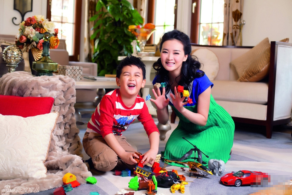 王艷攜子拍甜蜜親子寫真