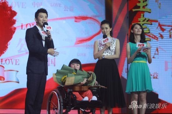 王艷《公益中國》淚灑現場幾度失控