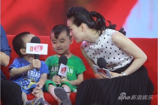 王艷《公益中國》淚灑現場幾度失控