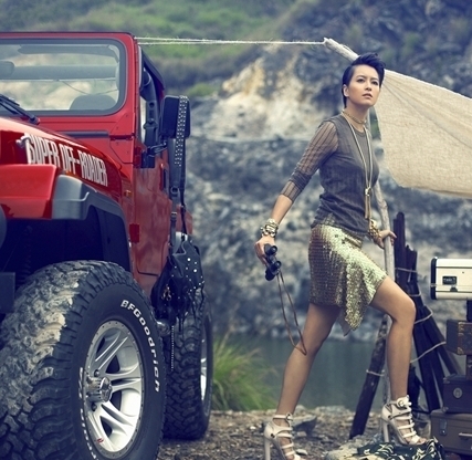 梁詠琪登ELLE雜志封面演繹摩登女性