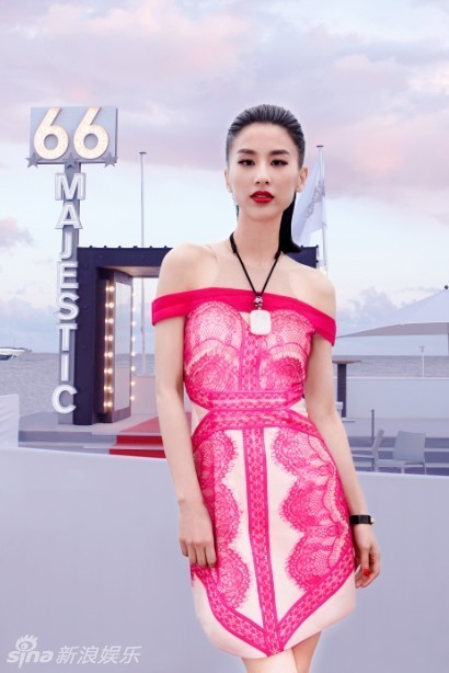 黃圣依全新時尚大片高貴冷艷