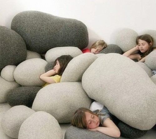 鵝卵石抱枕體驗新鮮