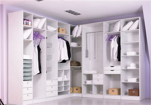 衣柜要與房間大小“貼身”
