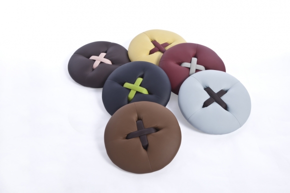 創(chuàng)意紐扣凳設(shè)計(jì)回味童年