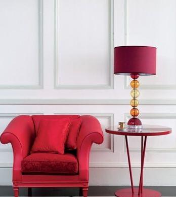 酒紅小比例點睛配色提亮暖冬主題