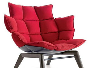 酒紅小比例點睛配色 提亮暖冬主題