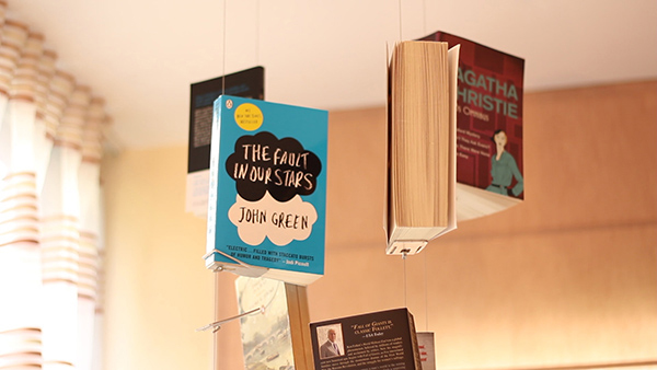 讓書(shū)漂浮起來(lái)的書(shū)架