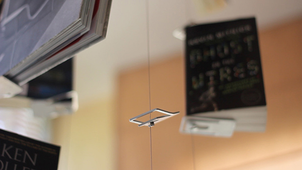 讓書(shū)漂浮起來(lái)的書(shū)架