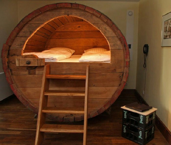 超大啤酒桶床:讓你聞香醉倒