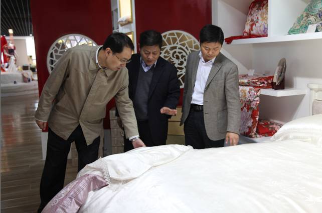 玖久絲綢:省委組織部領導蒞企調研