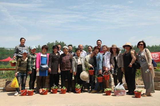 玖久絲綢首屆桑葚采摘節:“葚”是喜人